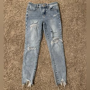 American Eagle hi-rise jegging 4 short destroyed raw hem